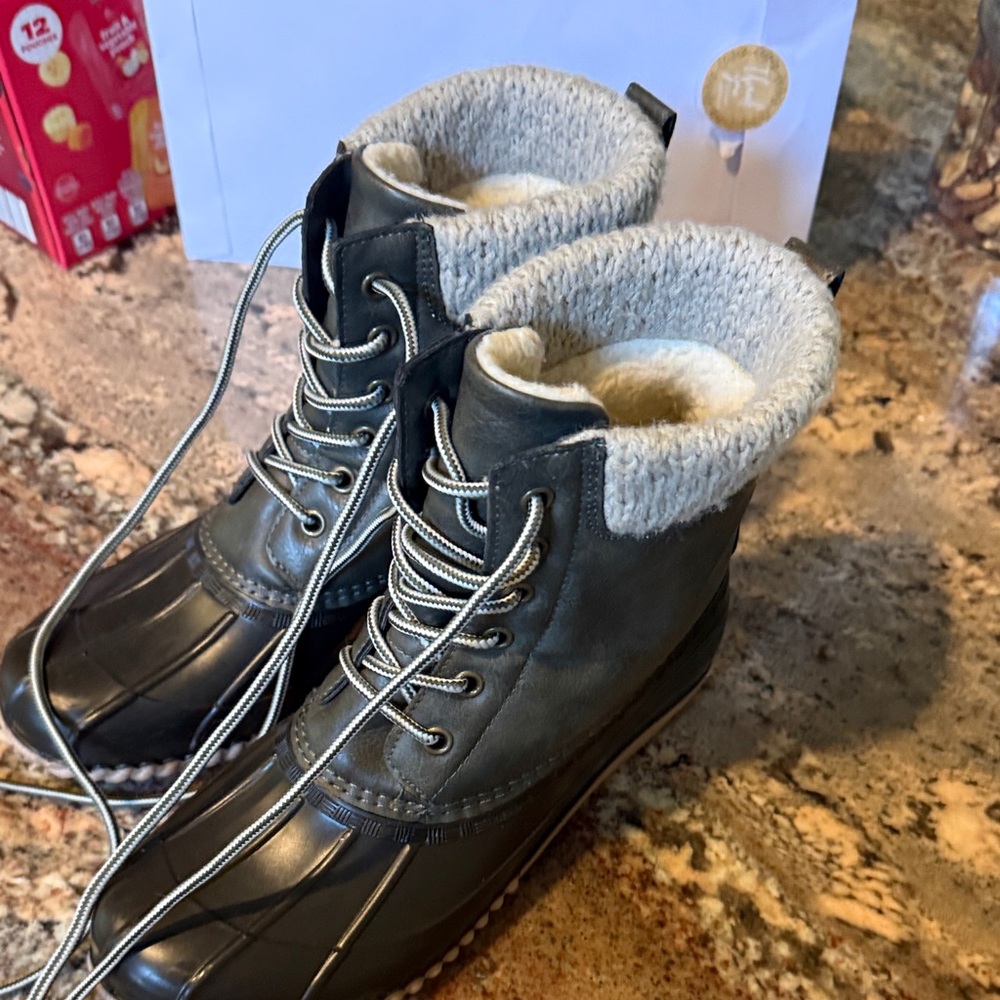 Magellan Outdoors Olive/Gray Lace-Up Insulated Winter Rain Boots “Duck Boots”